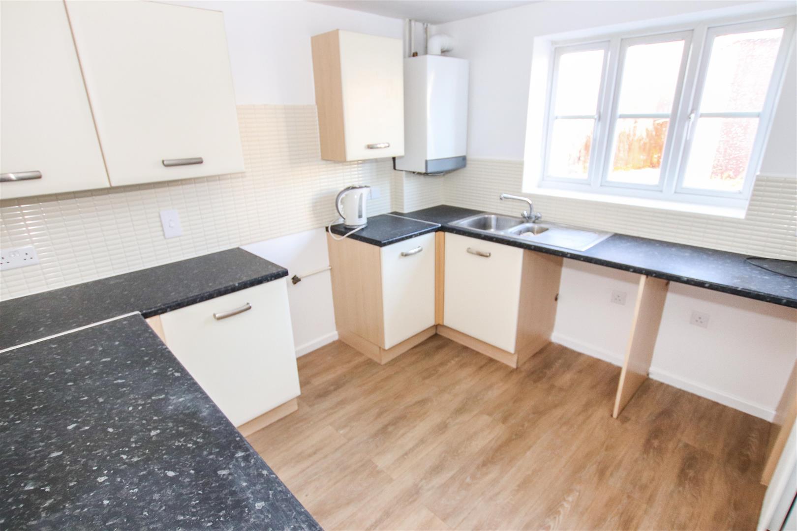 FITTED KITCHEN